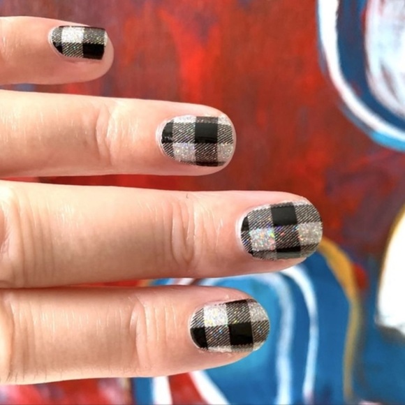 🎉3/$25  NEW Color Street Plaid About You Clear Overlay Black Retired Nail strips - Picture 4 of 12